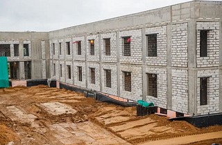 Глава Одинцовского городского округа Андрей Иванов проинспектировал ход строительства детского сада на 380 воспитанников в ЖК «Лайково». В инспекции хода строительства также принял участие председатель КСП Одинцовского округа Никита Ермолаев