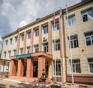 К проверке Жаворонковской школы присоединились глава Одинцовского округа Андрей Иванов, председатель Совета депутатов Одинцовского округа Татьяна Одинцова, председатель Контрольно-счетной палаты Одинцовского округа Никита Ермолаев, депутаты Владимир Семин, Вячеслав Киреев и Нина Гинтова