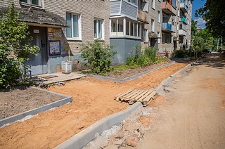 Продолжается благоустройство дворовых территорий в Новом городке и поселке Санатория имени Герцена