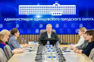 Глава Одинцовского округа Андрей Иванов провел совещание по привлечению кадров в образовательные учреждения округа. В мероприятии также принял участие председатель Контрольно-счетной палаты округа Никита Ермолаев