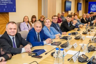 В Одинцовском округе прошло очередное заседание Совета депутатов. На сессии рассмотрели 14 вопросов. Одной из главных тем стало внесение изменений в бюджет муниципалитета. Доходы округа в 2025 году увеличатся более чем на 1,65 миллиарда рублей