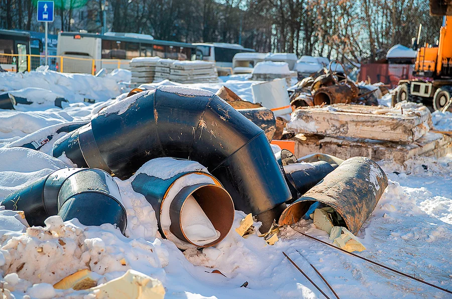 Глава Одинцовского округа Андрей Иванов проверил ход реконструкции участков тепловых сетей от котельной № 1 на Нахабинском шоссе в Звенигороде. В инспекции также принял участие председатель Контрольно-счетной палаты округа Никита Ермолаев, Февраль